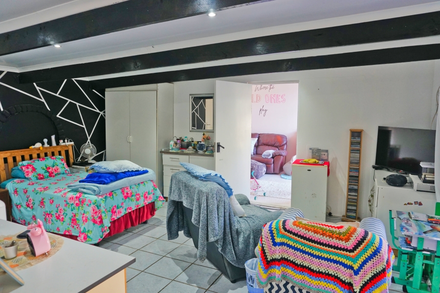5 Bedroom Property for Sale in Sunrise On Sea Eastern Cape